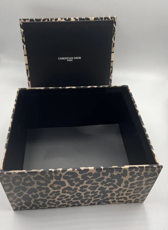 Caja de regalo Christian Dior con estampado animal L 8 pulgadas H 7 pulgadas W 5 pulgadas-NUEVA Foto 3 de 3