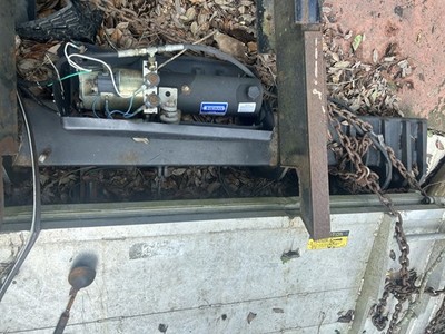 Thieman 4000 Lb Tuck under Lift gate like new condition 1999 or make offer