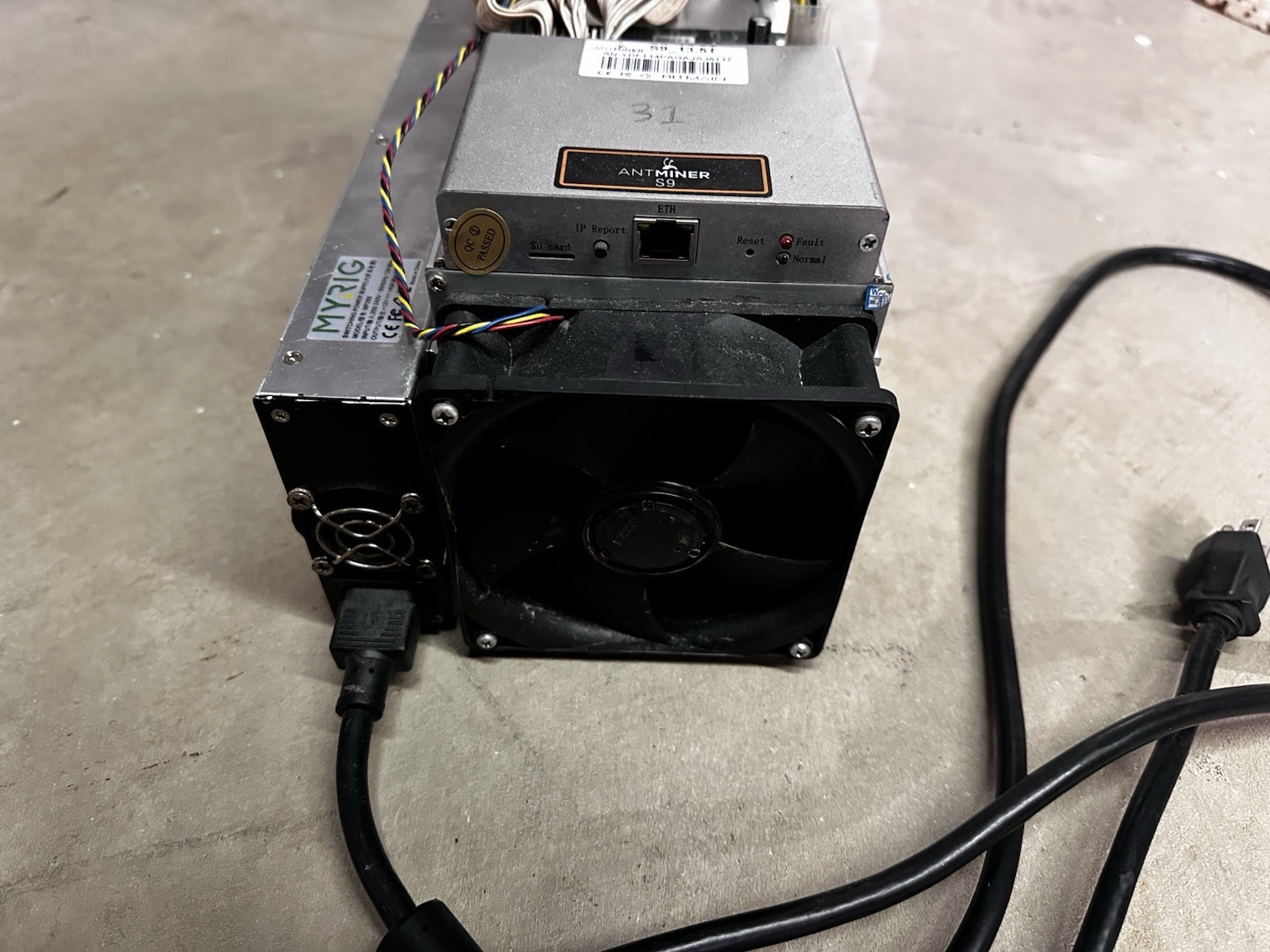 Bitmain Antminer S9 13.5 Th/s w/psu Bitcoin ASIC Miner.