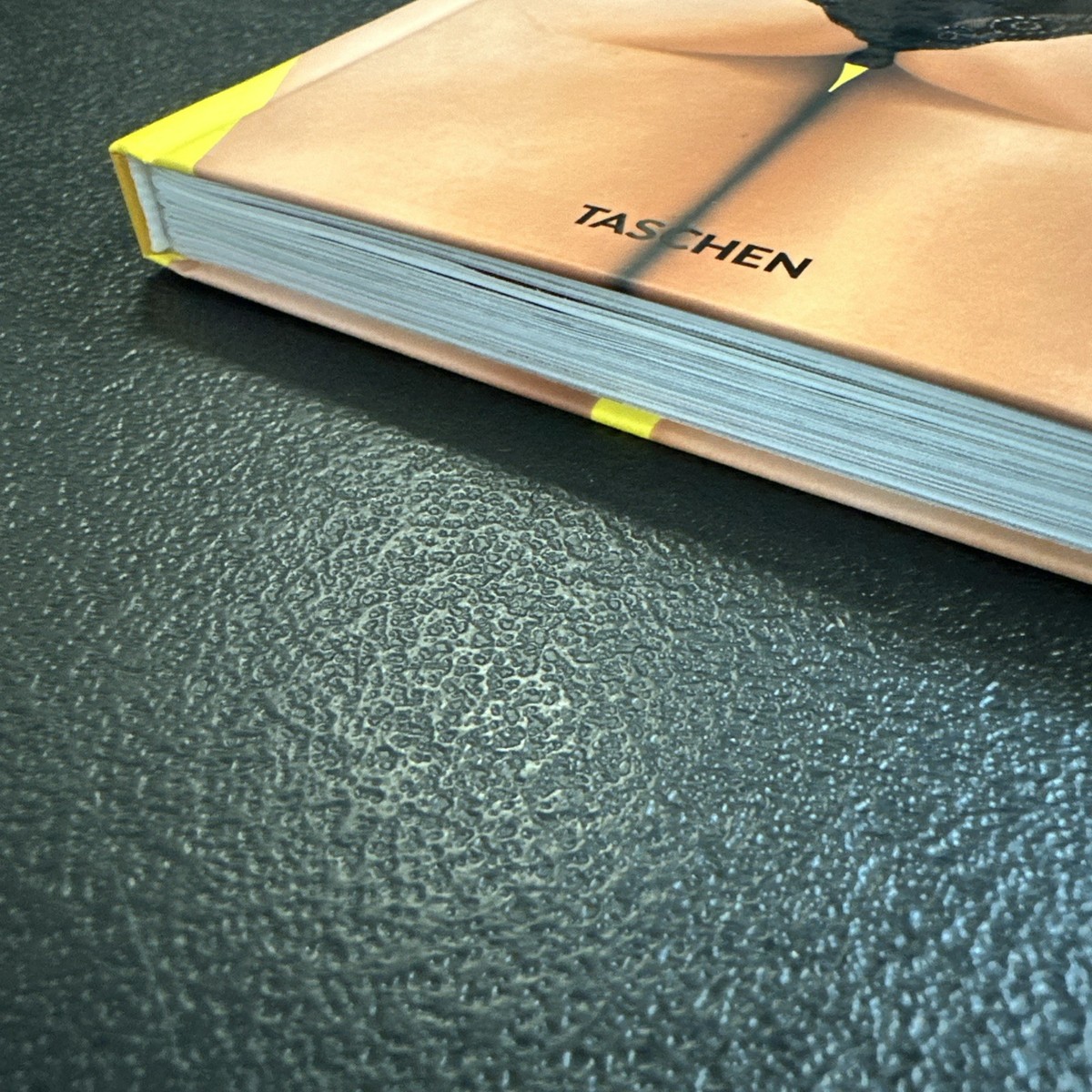 Dian Hanson - The Little Big Butt Book: Multilingual edition