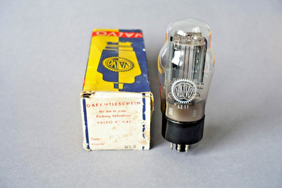 1 x AZ11, VALVO, MADE BY MULLARD BLACKBURN, D-GETTER, TESTED, DAMAGED OWN BOX