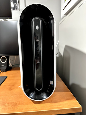 Alienware Aurora R9 Gaming Desktop | i7-9700K | GTX 1650 | 32GB RAM | 2TB HDD | 