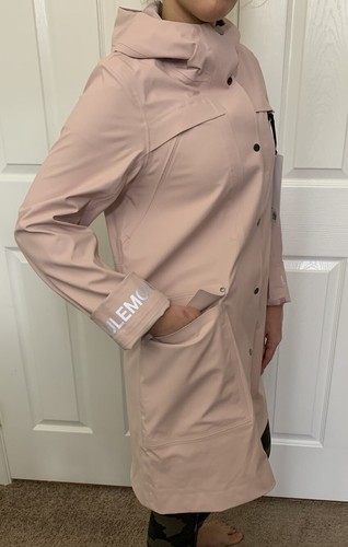 Lululemon Size 4 Into the Drizzle 