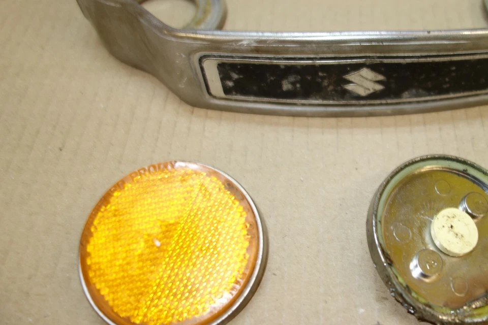 Suzuki GN 250 GN250 horquilla emblema insignia calcomanía carrocería marco Foto 2 de 4