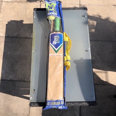 MC Mighty Cricket Set in Tragetasche komplett. Fledermaus Wickets