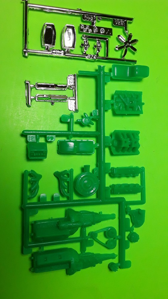 AMT 1965 65 Ford Galaxie 1/25 390 Motor Engine Dual Carbs Chrome Valve Covers