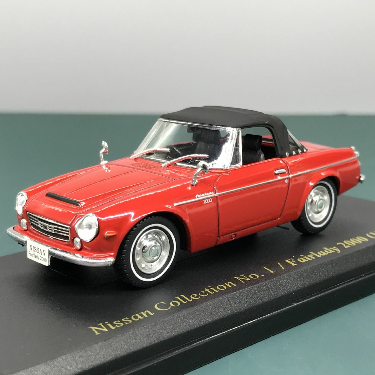 Datsun Fairlady 2000 (1967) ミニカー Mini Car Nissan Fairlady 2000 1967 1/43 Scale Box Display Diecast