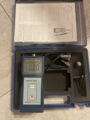 VM-6310 Digital Vibration Meter Handheld 10Hz-1kHz Data Cable Hold Key