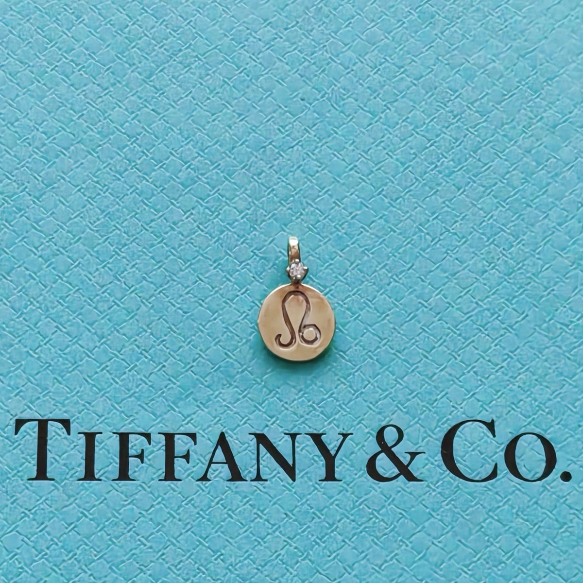 Tiffany & Co. 定価48,000 セール　SALE 早い者勝ち！ RARE Vintage Tiffany & Co. 14k Yellow Gold Diamond Leo Zodiac