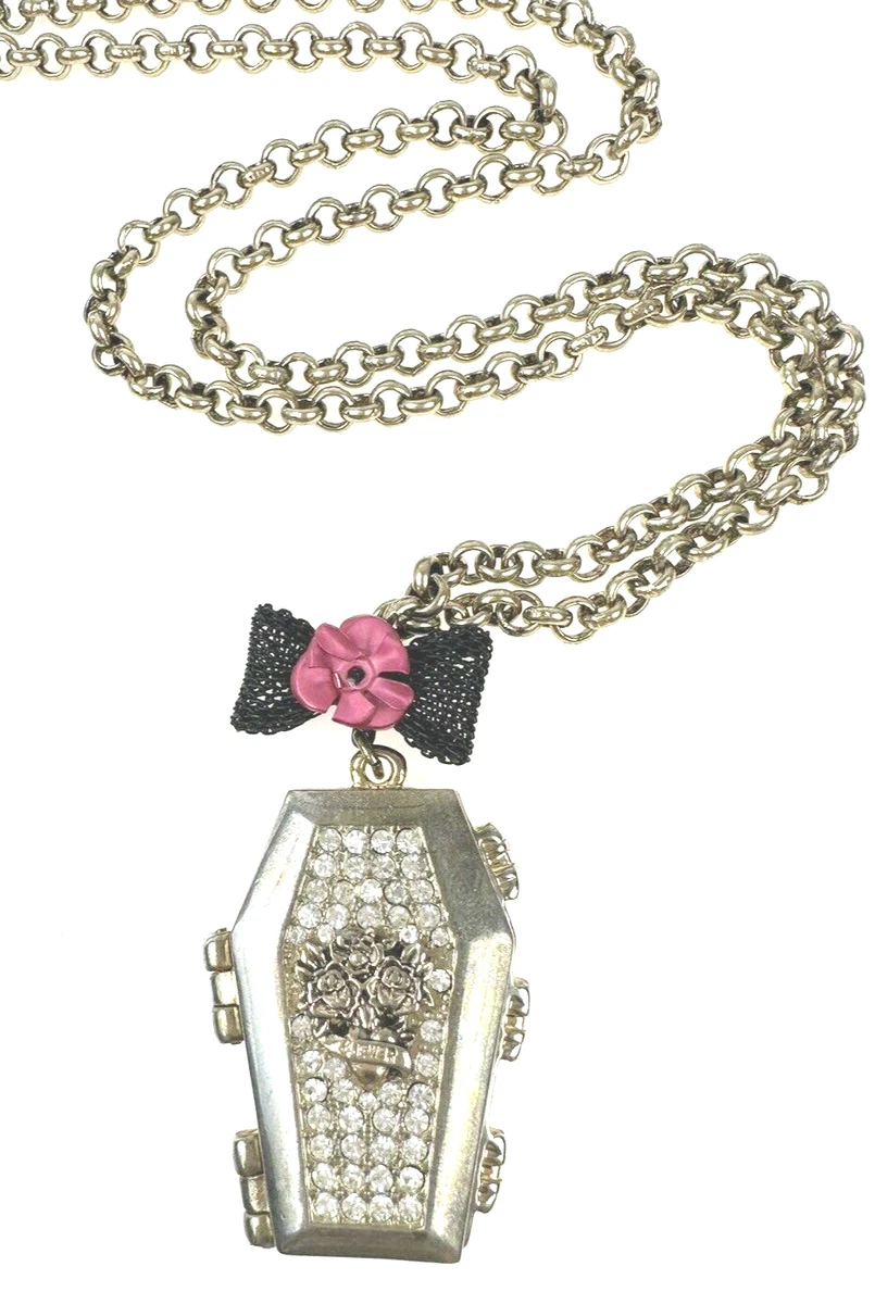 Betsey Johnson Coffin Store head.hesge.ch