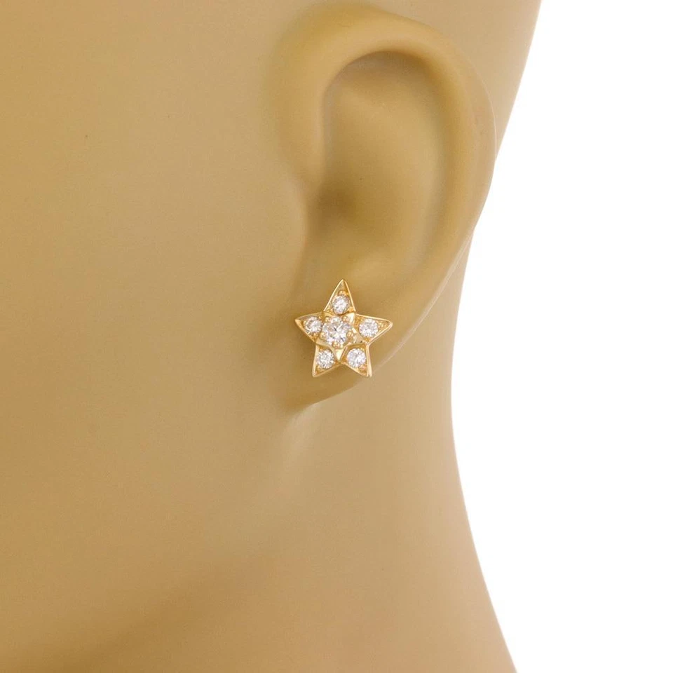 Aretes Chanel de oro amarillo de 18 quilates con estrella y respaldo atornillado Foto 4 de 4