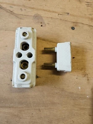 Ancien fusible en porcelaine 25 Ampères Legrand + Porte fusible - Photo 1/3