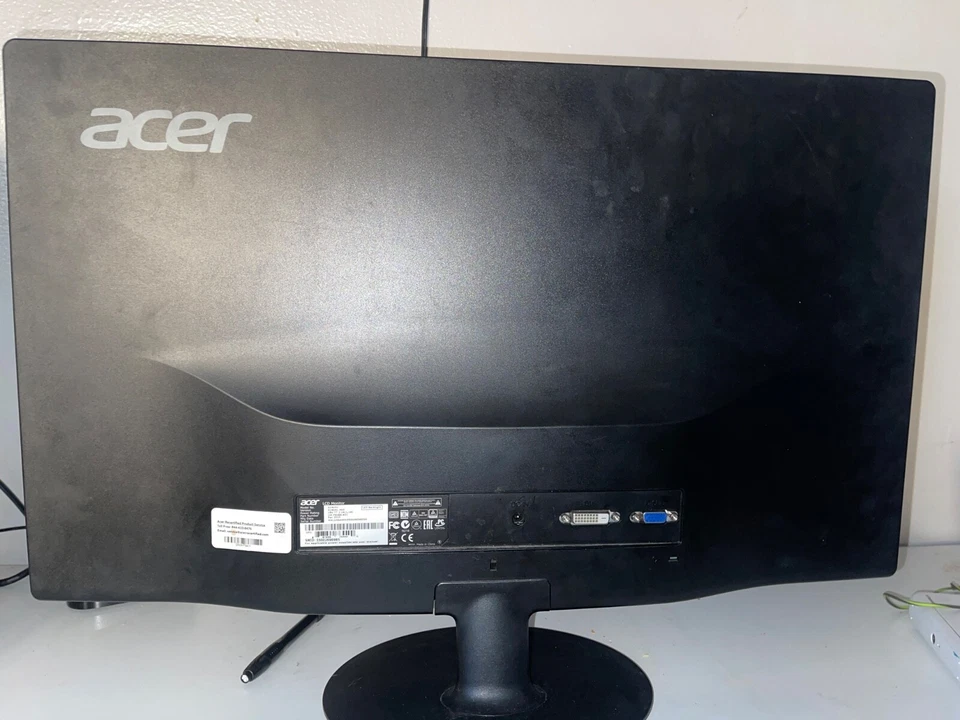 un antiguo monitor de juego Acer. No estoy seguro si funciona o no lo conseguí en una venta de garaje. Foto 2 de 2