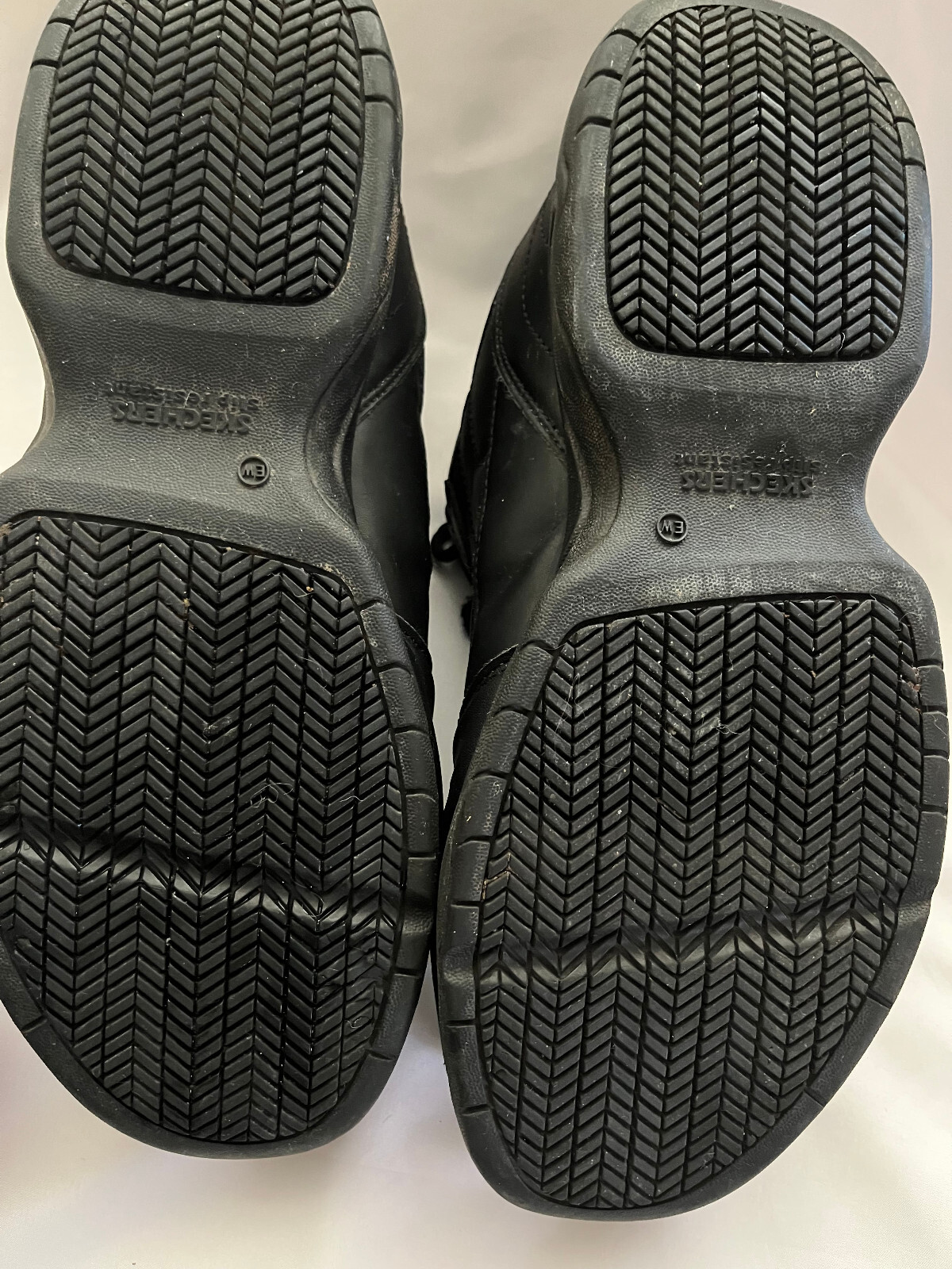 SKECHERS Slip/Oil/Spill Resistant Black Memory Foam … Gem