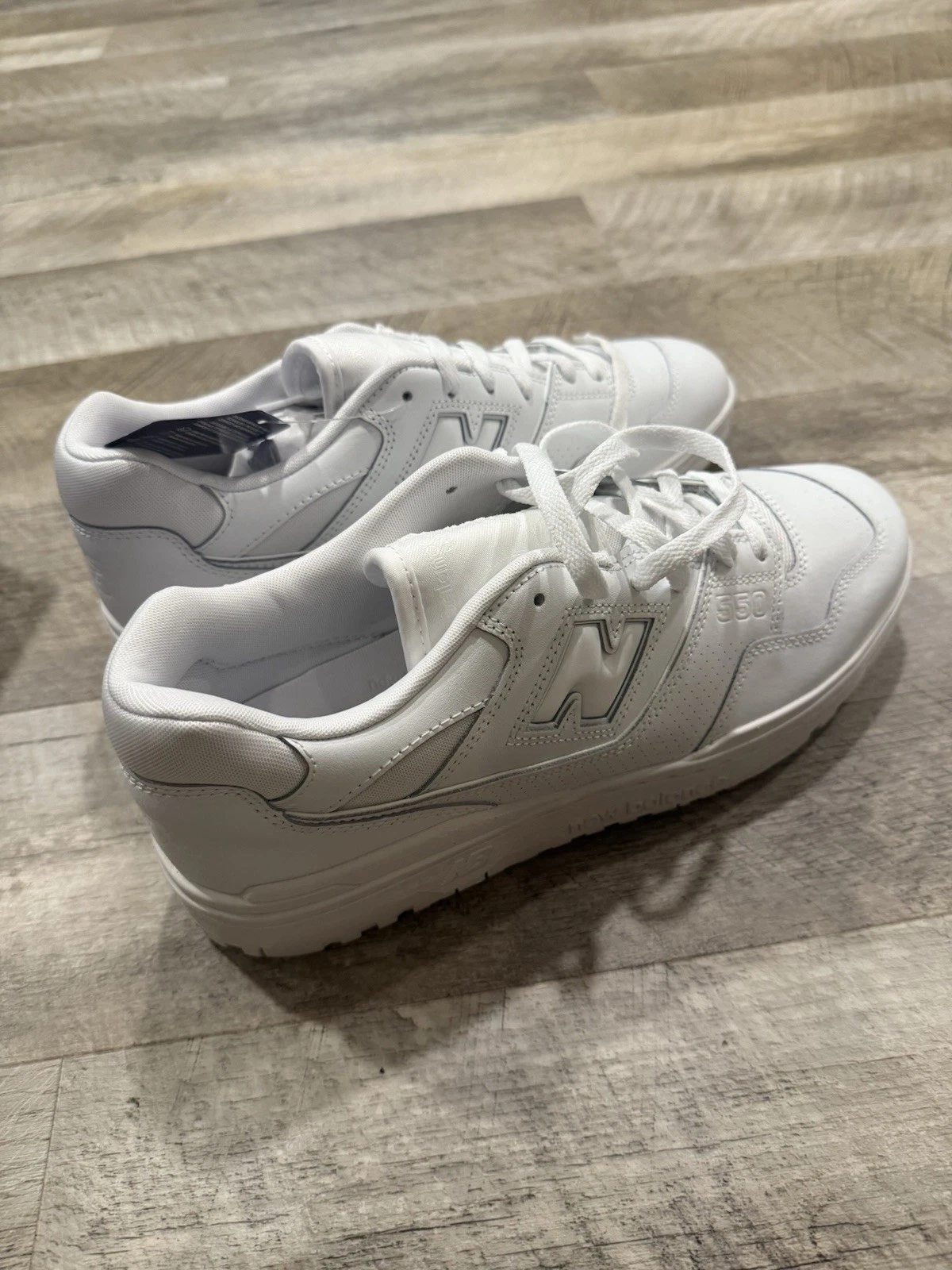 New Balance 550 Triple White BB550WWW taglia 12 nuovo con scatola danneggiata imperfezioni