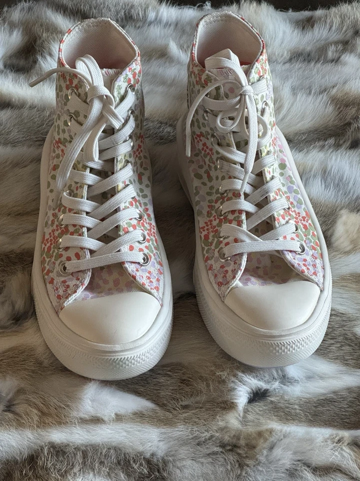 匡威高帮女式美国 6 Chuck Taylor All Star 平台波尔卡圆点帆布 — 第 4/4 张图片