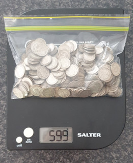 Bulk lot of Australian threepence silver coins 600 grams