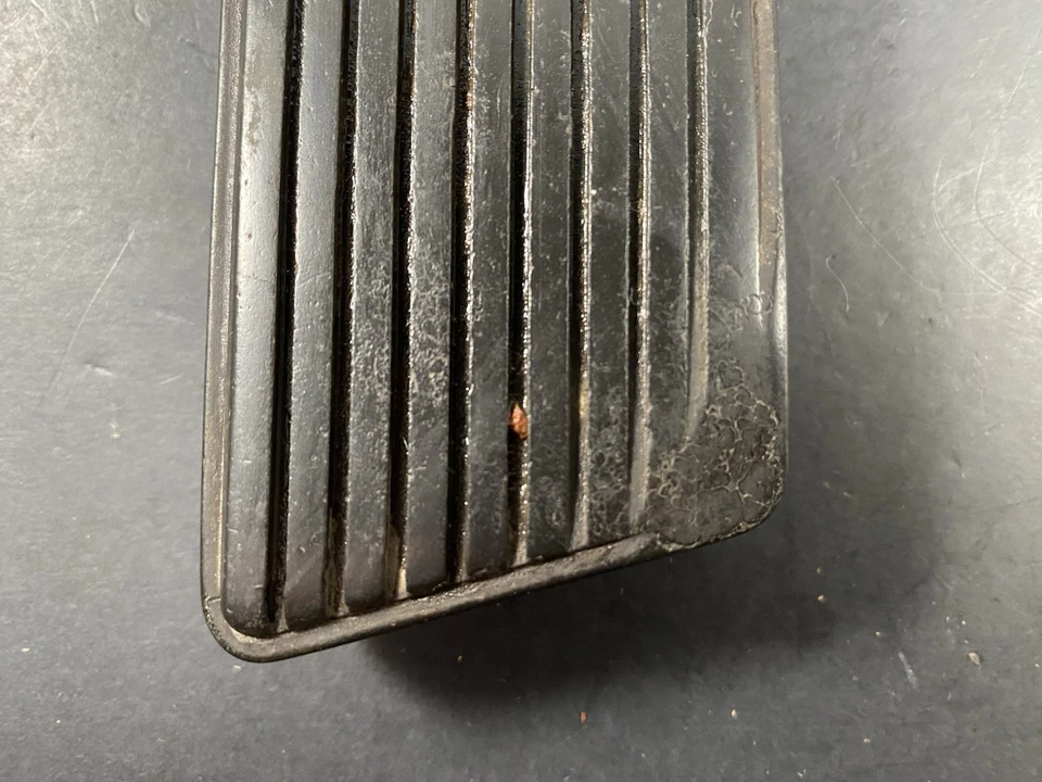 Ford Mustang 1965-1968, Mercury Cougar, Shelby GT350 pedal de gasolina OEM Foto 2 de 4