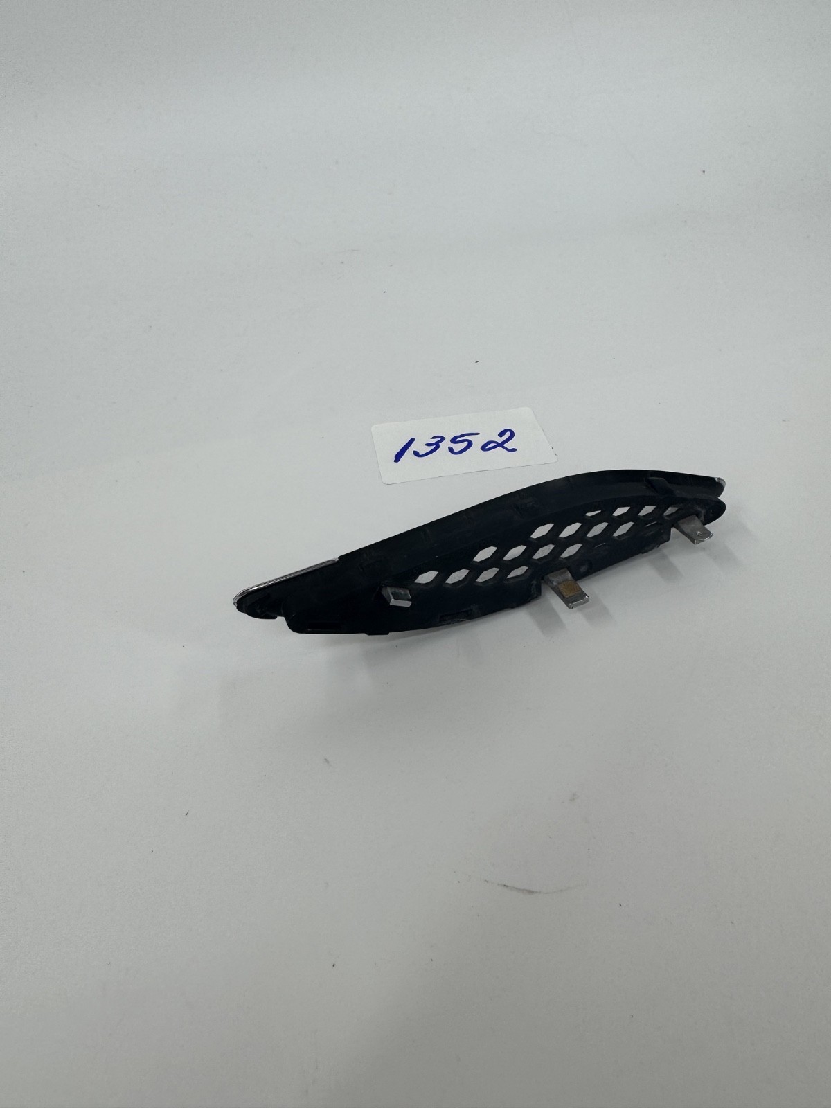2014-2017 MASERATI GHIBLI RIGHT PASSENGER FRONT FENDER VENT GRILL TRIM OEM