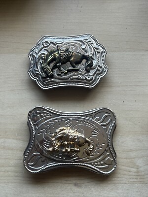 Ub79 - 2x Vintage Horse Western Bucking Bronc Bronco Gürtelschnallen