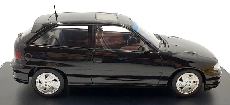 Norev 1/18 Scale Diecast 183671 - Opel Astra GSi 1992 - Metallic Black - Image 4 of 4