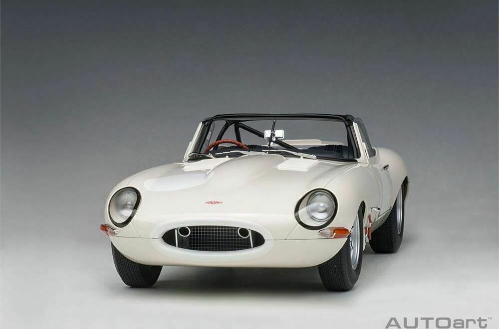 AUTOart Jaguar Lightweight E-Type Diecast Model Car - White, 1/18