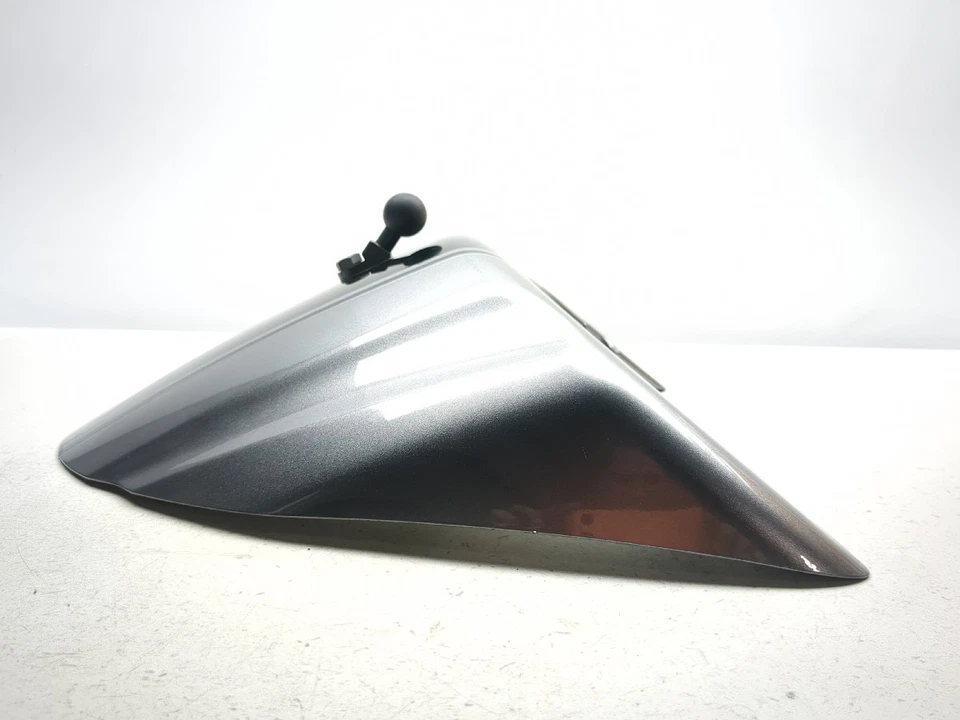 06-24 Panel de cubierta trasera central trasera Suzuki VZR1800 M109R Boulevard BOSS Foto 3 de 4