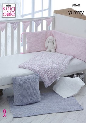 King Cole 5060 Babybezug, Teppich, Kissen, Wimpel STRICKMUSTER Leckergarn