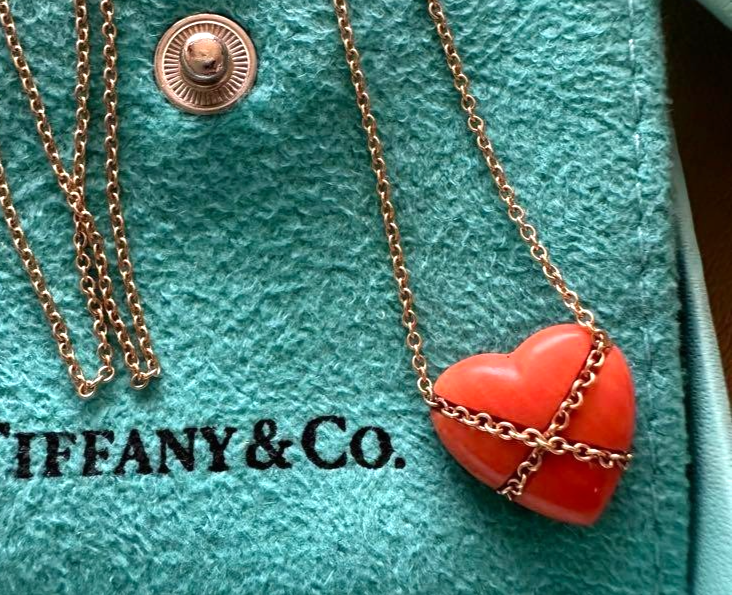Tiffany ヴィンテージネックレス赤い石レア Tiffany 18K Yellow Gold Coral 30mm Elsa Peretti Bean Pendant