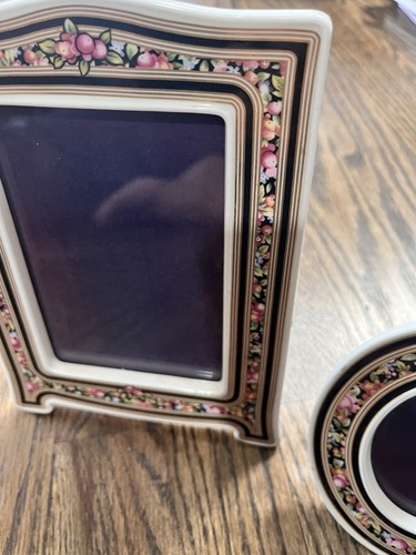 Wedgwood Bone China Clio Picture Frame Vase - Picture 4 of 10