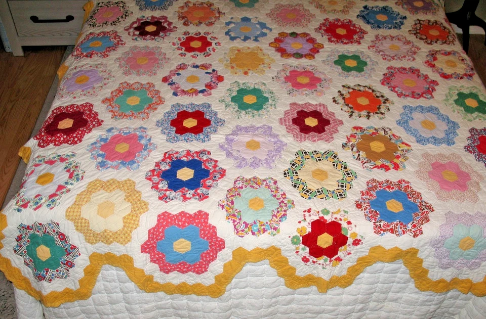1940's Grandmother’s Flower Garden Quilt Hand Stitched & Quilted 86” X 76” Vtg - Image 2 of 4