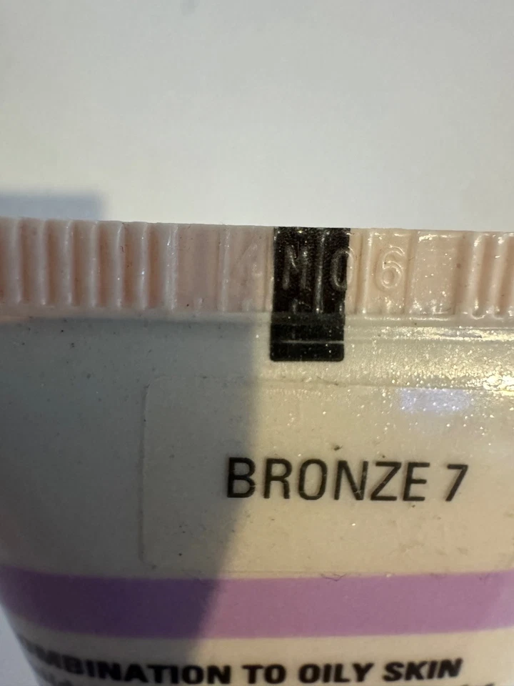 MARY KAYTIMEWISE MATTE-WEAR LIQUID FOUDATION BRONZE 7 EXP. 2027 - 1 fl oz - Image 4 of 4