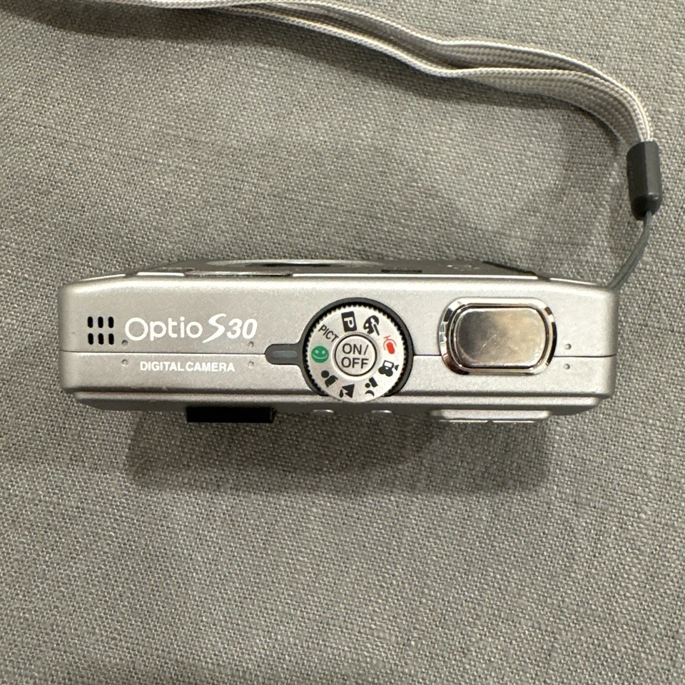 PENTAX OPTIO S30 3.2 MP DIGITAL CAMERA (FOR PARTS) - Image 4 of 4