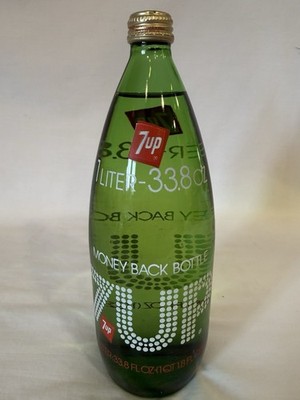 VINTAGE 7up Full Unused Glass Bottle 1 liter 33.8 FL OZ Squirtpak HOLLAND, MI  C