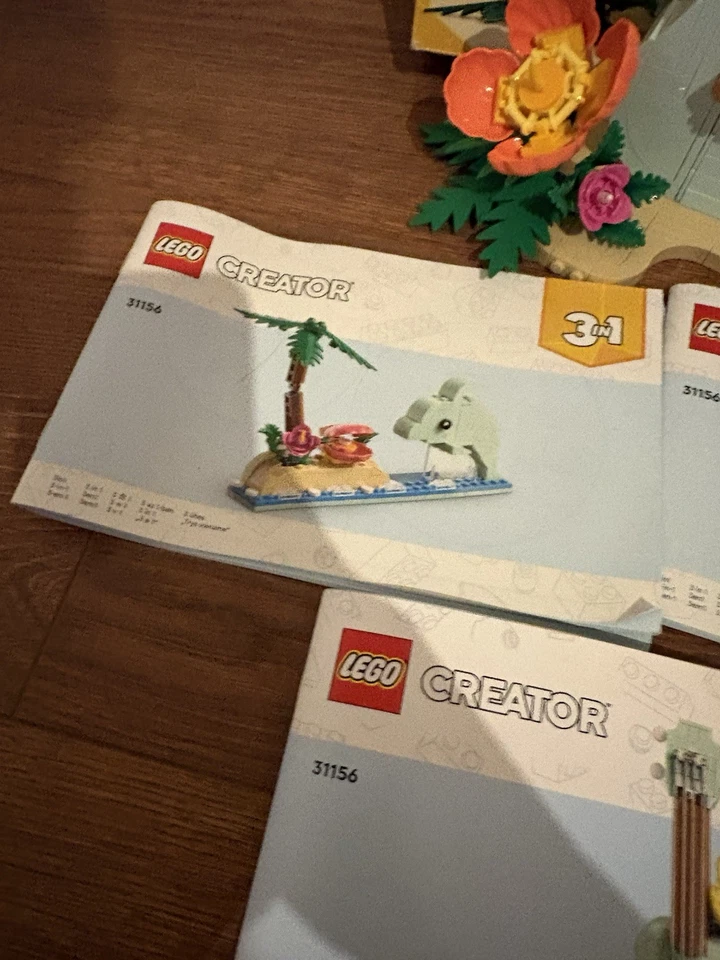 LEGO Creator 31156 Tropical Ukulele, photo 3 of 5
