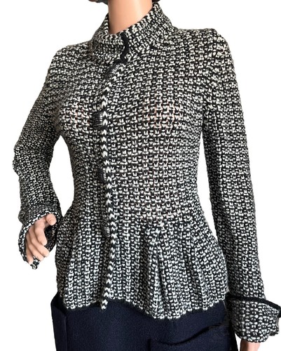 MARC CAIN Wolljacke Pullover S schwarz weiß Schößchen Druckknopf Cardigan Langarm