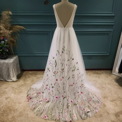 Elegant Embroidery Lace Floral Sleeveless Spring Wedding Dress Bridal Gowns