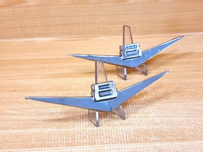 1955-1957 CHEVROLET TRUCK - V8 - EMBLEM (PaaR) - ORIGINAL - VINTAGE - U.S.A