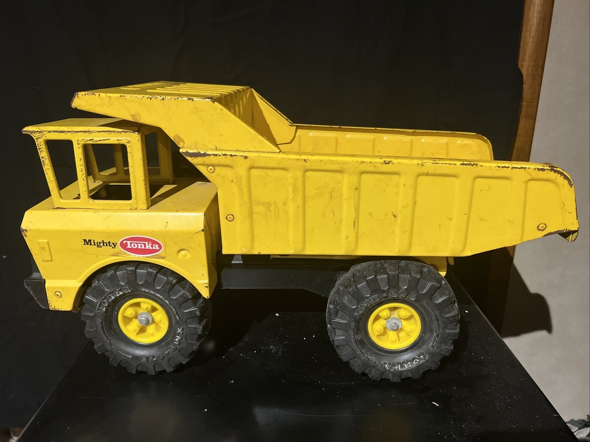 Vintage Mighty Tonka Dump Truck 1976 XMB-975 Yellow All