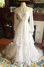 V-neck Medieval Vintage Wedding Dresses Long Sleeve A-Line Full Lace Layered