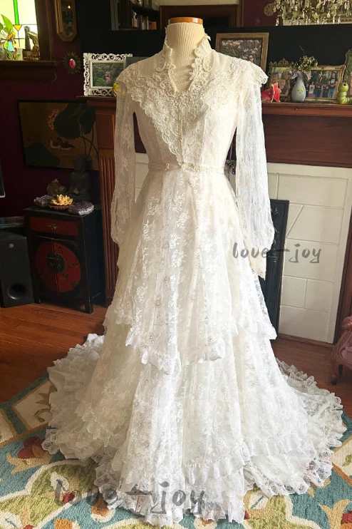 Vintage Medieval Wedding Dresses Victorian Long Sleeves High Neck Bridal Gowns - Image 2 of 4