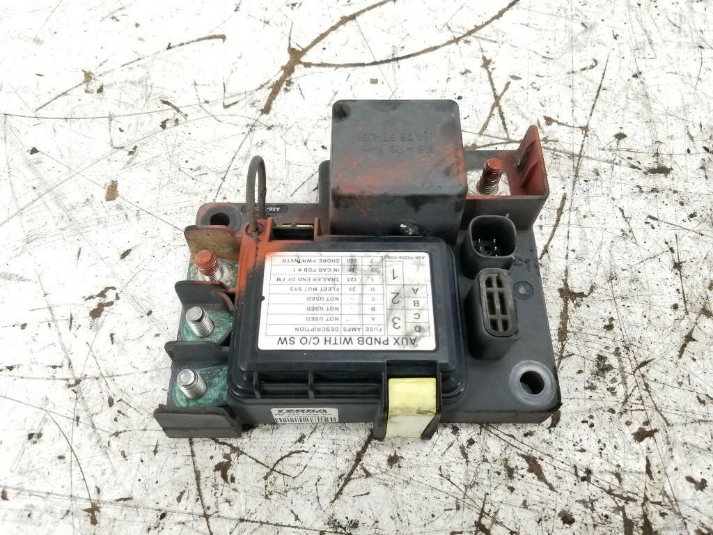 FREIGHTLINER Auxillary Power Distribution Fuse Box A06-75208