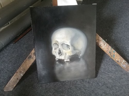 Original still life realist unframed oil painting of a skull on a linen canvas - Picture 6 of 12