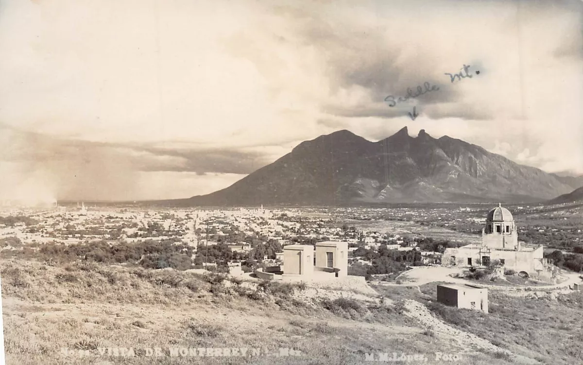 VIEW OF MONTERREY N L MEXICO SADDLE MOUNTAIN 1940s M LOPEZ PREAL PHOTO POSTCARD