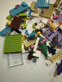 LEGO FRIENDS: Heartlake Surf Shop (41315) - complete set