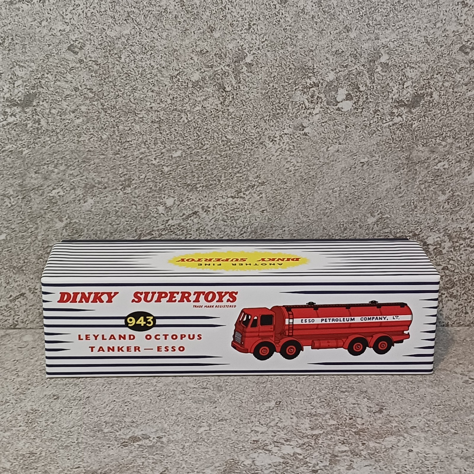 Dinky 943, Leyland Octopus Tanker - Free Price Guide & Review
