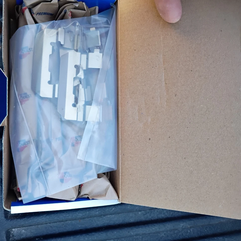 Pastillas de freno de cerámica premium GNAD1332 para Cadillac CTS/STS 2008-2011 Foto 2 de 2