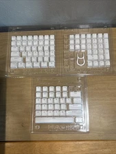 Corsair Replacement keyboard Keys White With Puller. Some Keys Missing See Pics