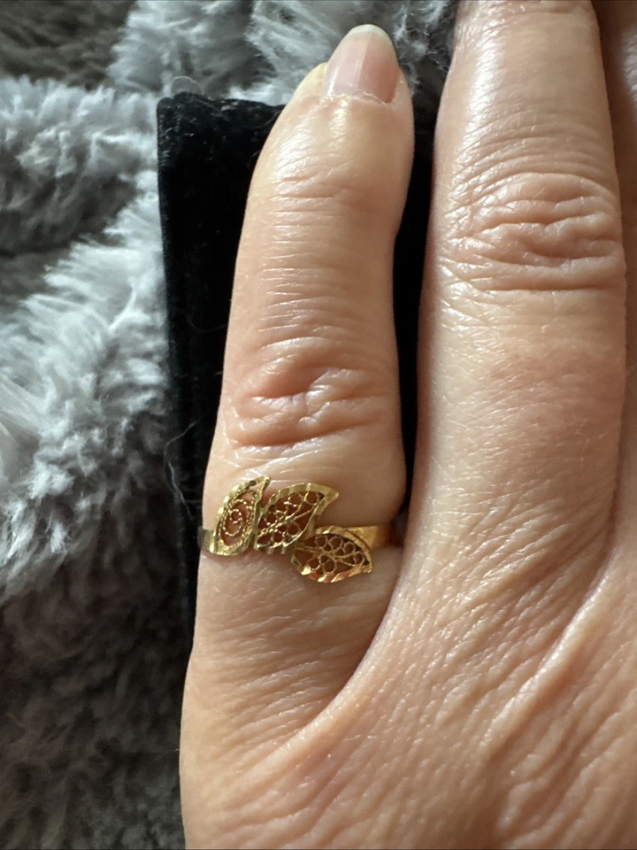 14 K Gold Filigree Leaf Detail Ring. Size 6  - Image 4 of 4