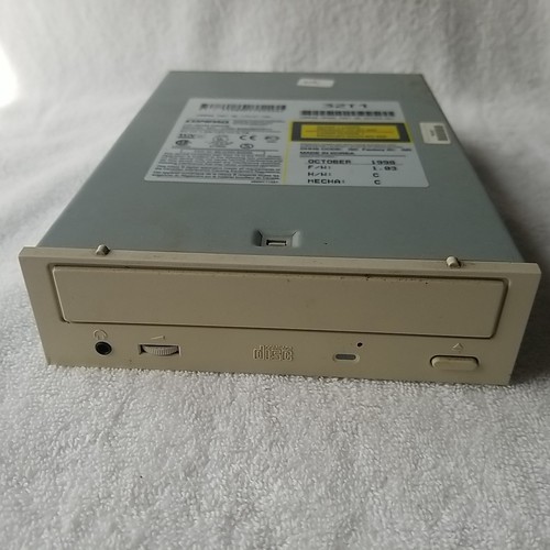 Compaq CRD-8322B 32x CD-ROM Drive IDE ATAPI 5.25″ Internal Vintage 1998